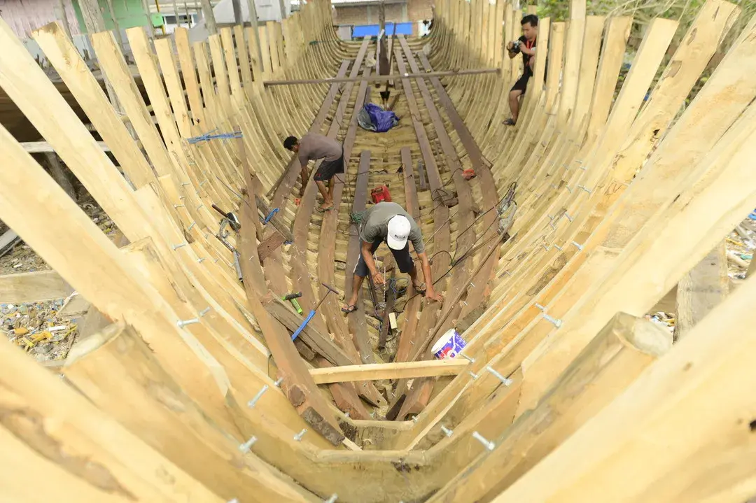 How Phinisi Boats Are Made in Tana Beru: Craft, Culture & Ceremony