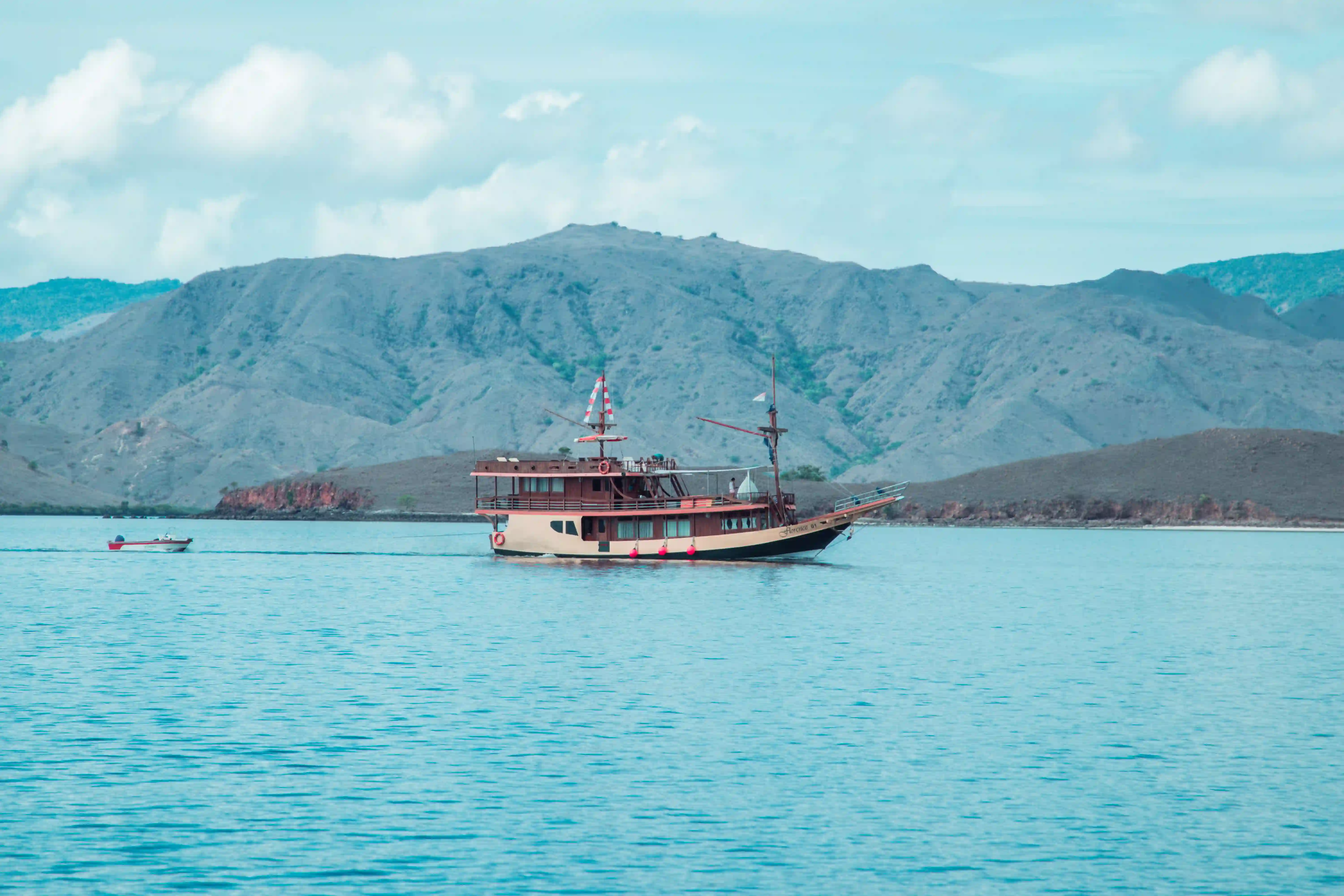 Investing in Yacht Charters in Labuan Bajo: Profits, Pitfalls & Potential